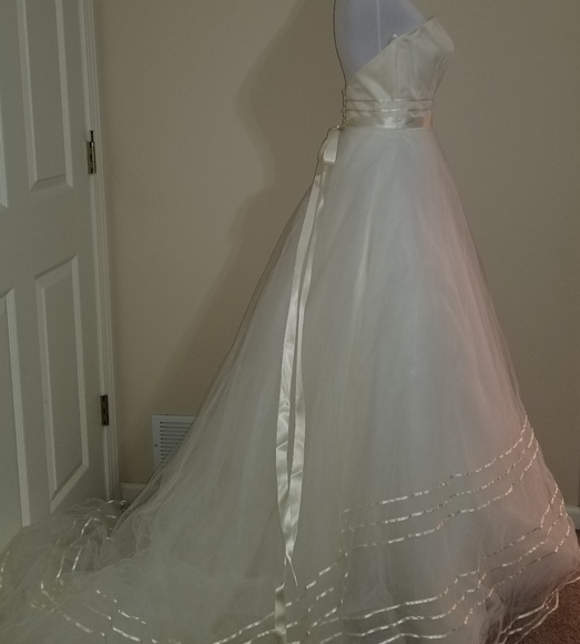 Lazaro Designer Bridal Gown Street Size 4-6 - Picture 2 of 8